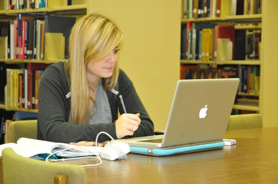 Eryn+O%E2%80%99Regan%2C+freshman+from+New+Orleans%2C+takes+notes+while+surfing+the+internet+on+Tuesday+in+Ellender+Memorial+Library.