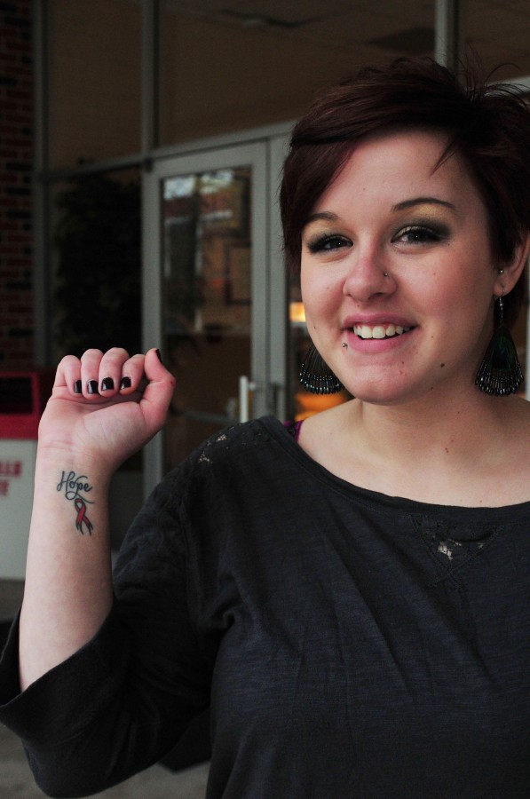 Liz+Ploof%2C+freshman+from+Minden%2C+shows+her+tattoo+honoring+breast+cancer.