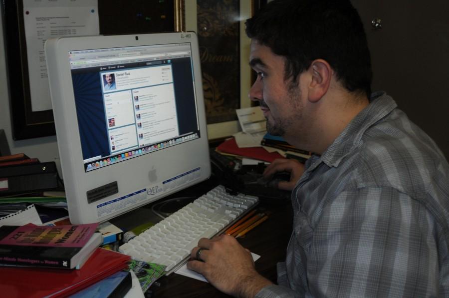 Daniel Ruiz, instructor of speech and theater, checks his Twitter account, @DanielRuizNSU, for students’ tweets to the hashtag #ruizsaidso. Students in his Speech 101 class are required to tweet to this hashtag at least three times a week.