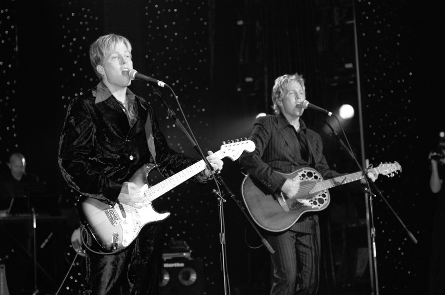 Brothers Matthew and Gunnar Nelson performed some of their father Ricky Nelson’s top songs during their concert in Peltier Auditorium on Jan. 27. 