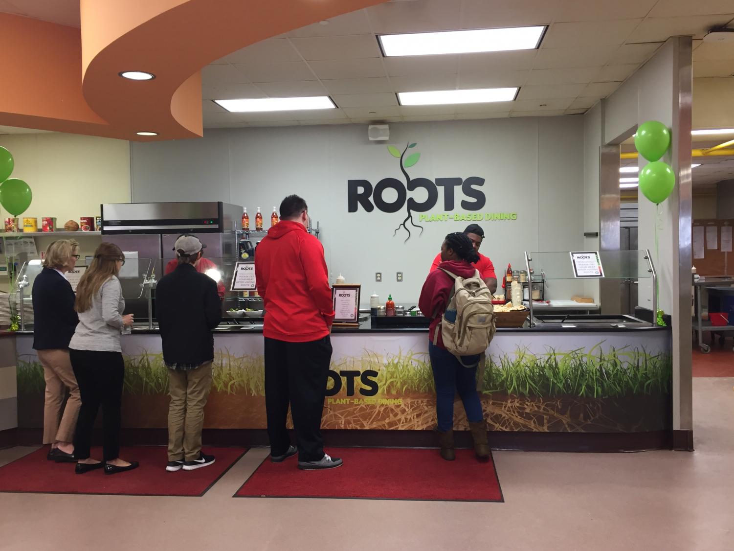 Students, faculty and staff try Roots’ vegan options
at its grand opening.