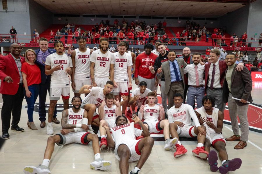 Men’s Basketball wins regular season conference championship