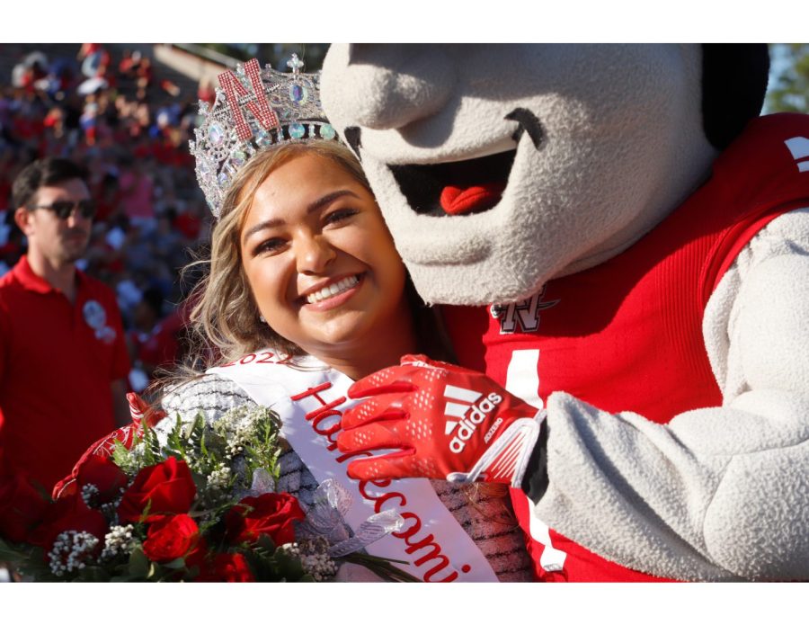 Profile: Homecoming Queen Angela Yañez