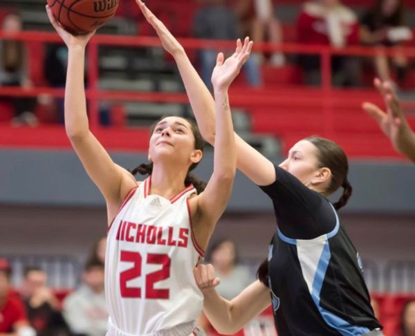 Deonna Brister attempting a layup