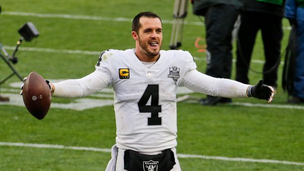 Saints Sign QB Derek Carr