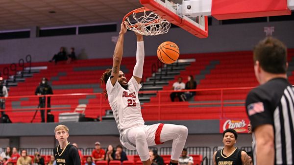 Manny Littles dunks the ball